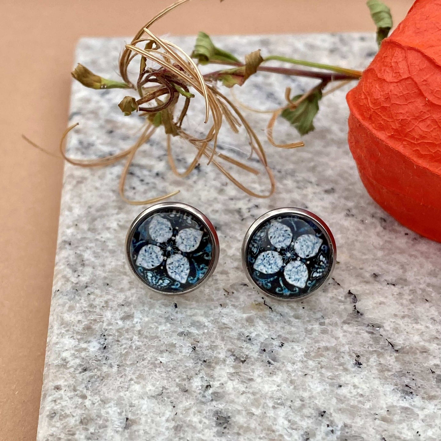 Ohrstecker "dunkle Blume"