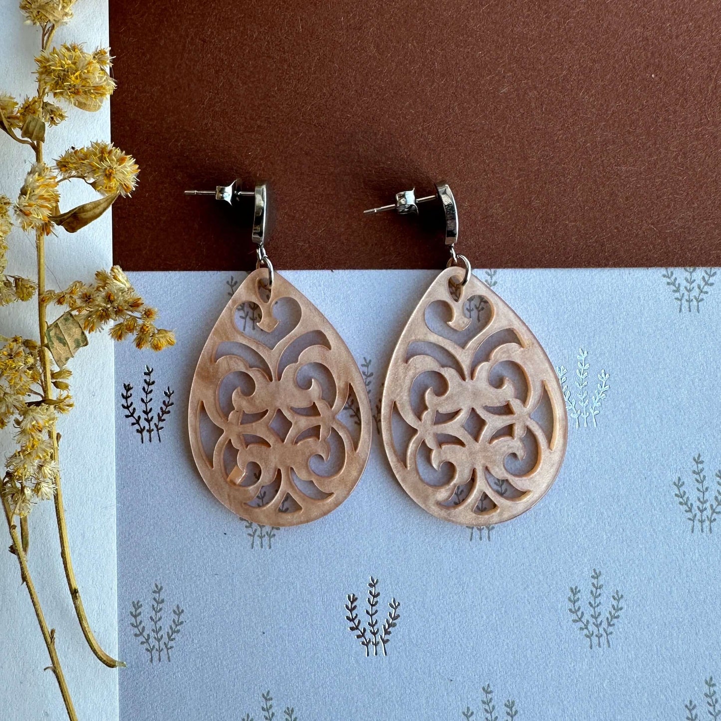 Ohrringe „Tropfen beige 3“